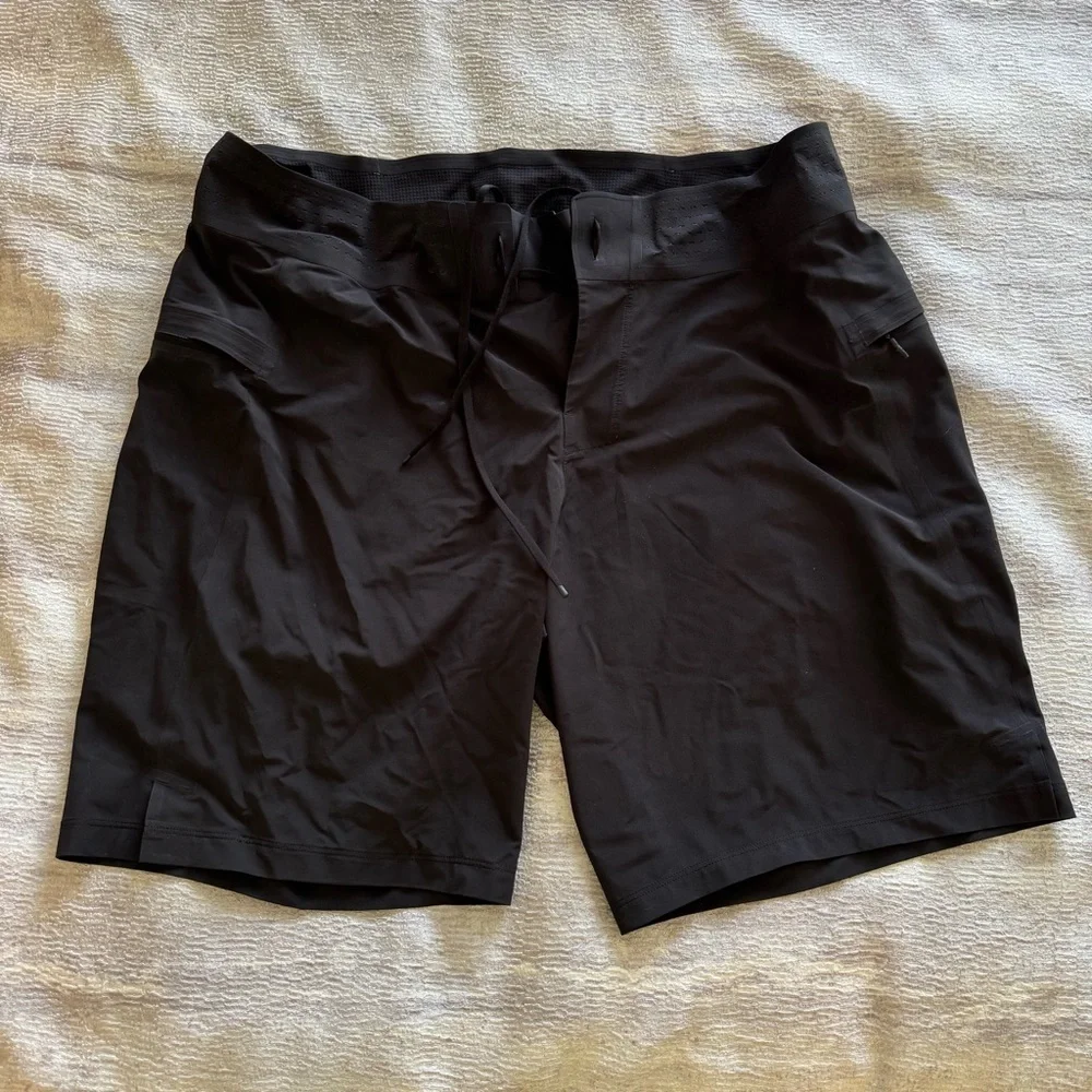 LULULEMON Black Men Casual Shorts, Size 34